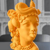 Head Statue - L'Irriverente in Yellow - Sagrada Familia - Baci Milano